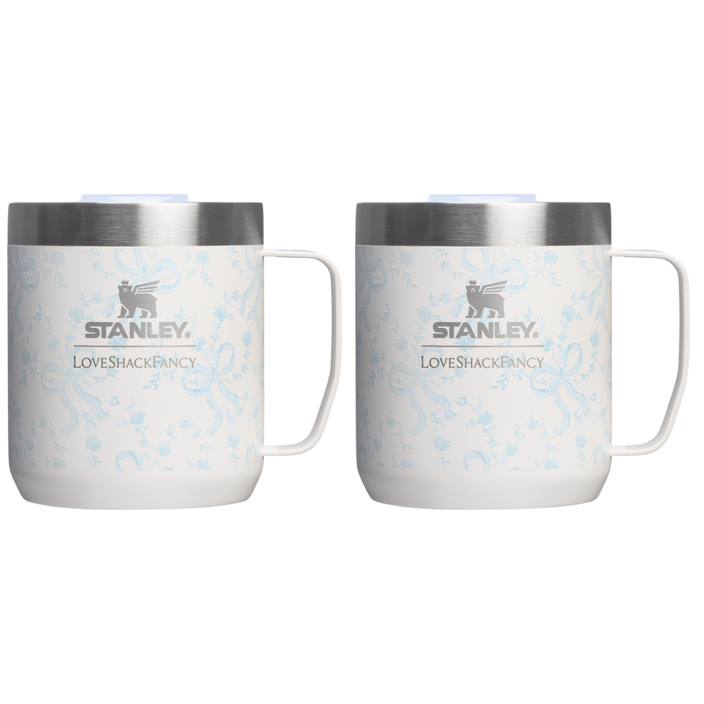 Stanley 1913 Stanley 1913 x LoveShackFancy Camp Mug Set 0.35L in Coquette Bow - Winter Ice | Vorderseite Anzeigen