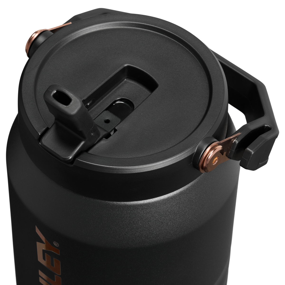 Stanley 1913 Messi x Stanley 1913 IceFlow™ Flip Straw Jug 1.9L dans Messi GOAT Black | Couvercle Détaillé Afficher