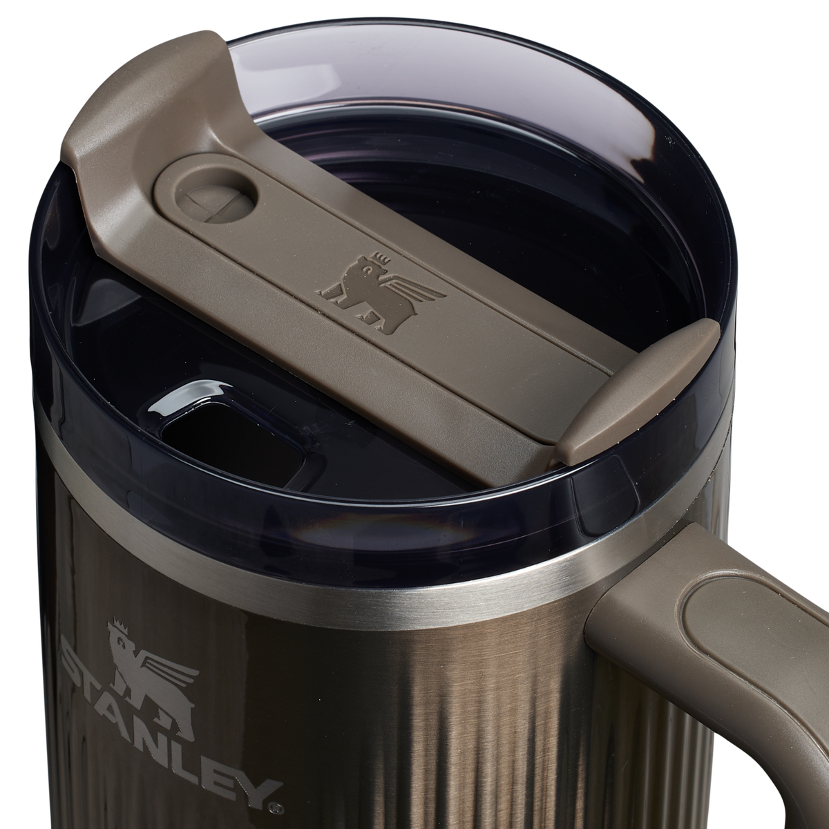 Stanley 1913 Quencher® H2.0 Fluted Tumbler 1.18L in Gunmetal Shine | Lid Detailed View