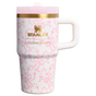 Farbmuster für Stanley 1913 Stanley 1913 x LoveShackFancy Quencher® ProTour Tumbler 0.59L in Coquette Bow - Chantilly | Vorderseite Anzeigen
