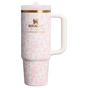 Campione per Stanley 1913 Stanley 1913 x LoveShackFancy Quencher® ProTour Tumbler 0.89L in Coquette Bow - Chantilly | Frontale Visualizza